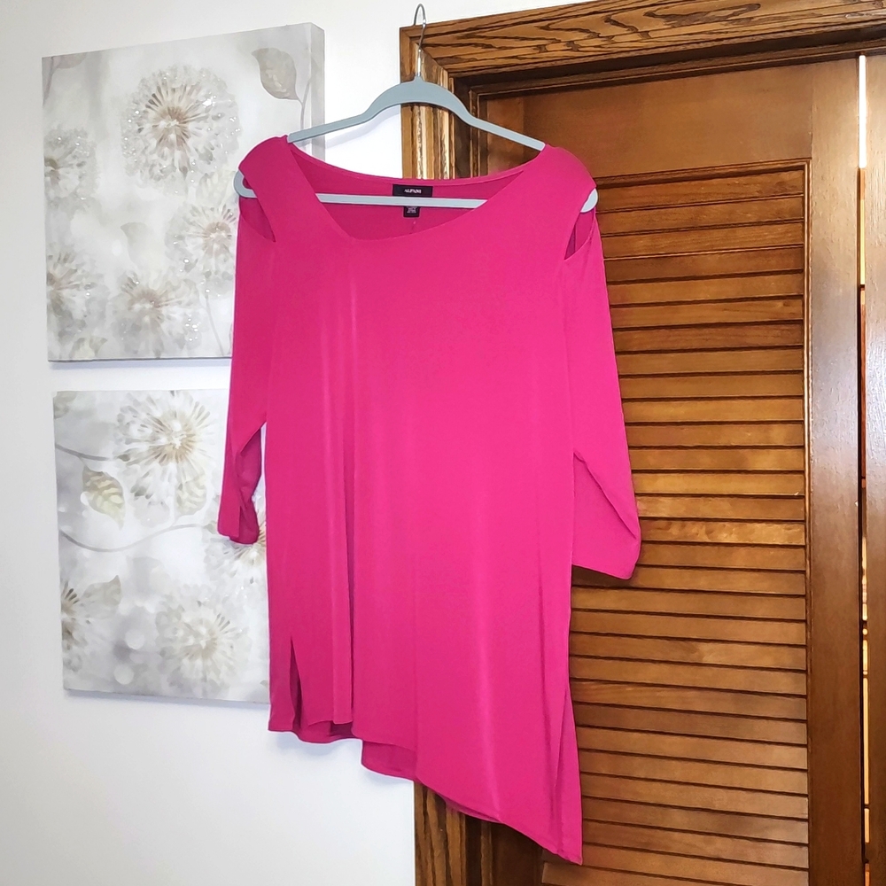 ASYMMETRICAL COLD SHOULDERS TOP